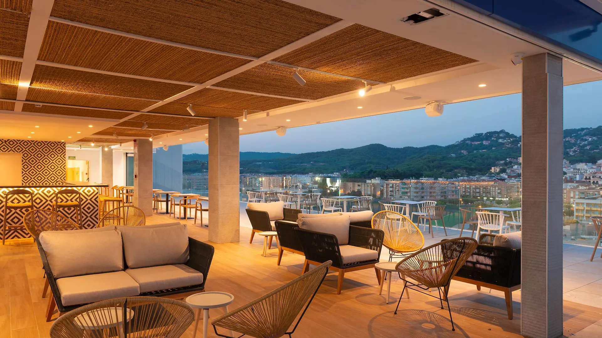 יורט דה מאר L'Azure Hotel 4* Sup ספרד