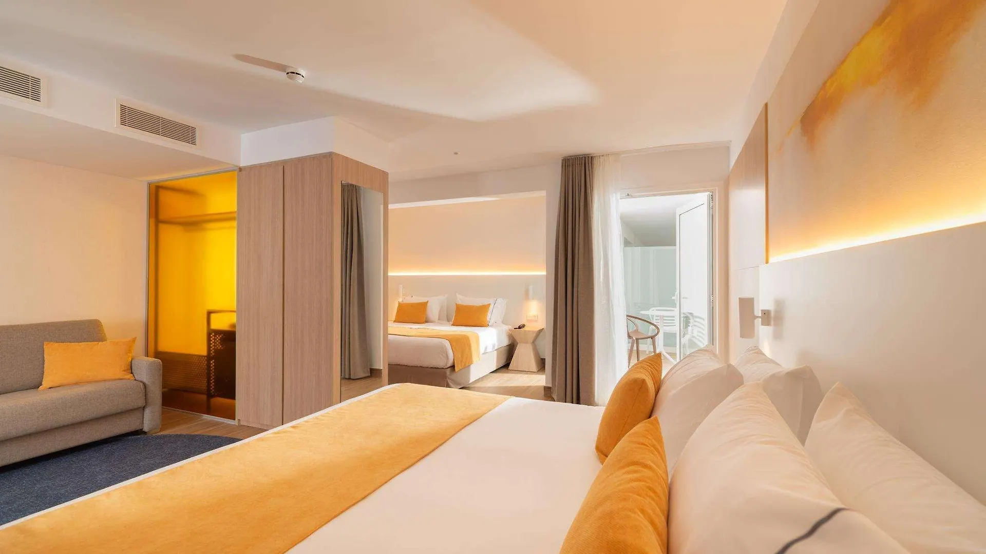 יורט דה מאר L'Azure Hotel 4* Sup 4*, יורט דה מאר ספרד